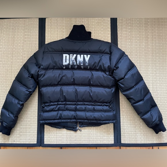 DKNY Cropped Puffer Jacket 🗽 - Picture 1 of 3